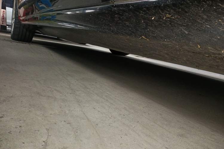 Used Volvo S90 New Energy 2020 T8 e-Drive Hybrid – Zhiyi Luxury Edition Right Side Sill