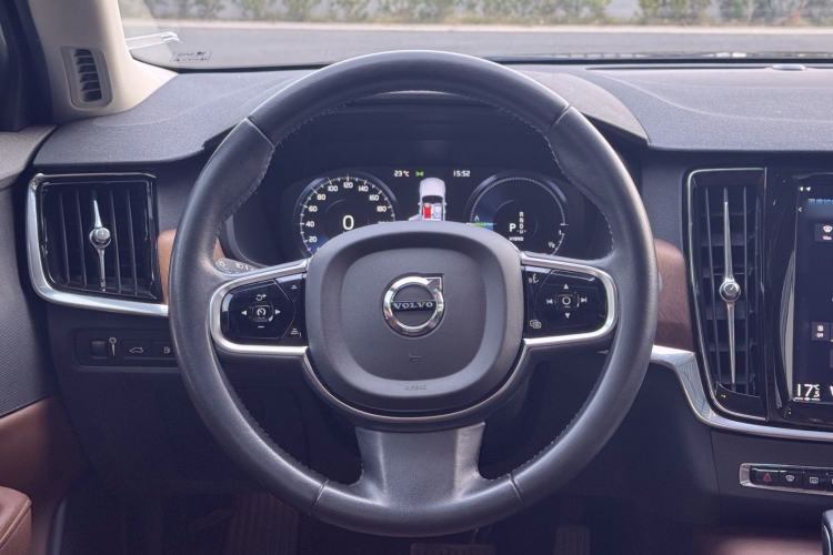 Used Volvo S90 New Energy 2020 T8 e-Drive Hybrid – Zhiyi Luxury Edition Steering Wheel