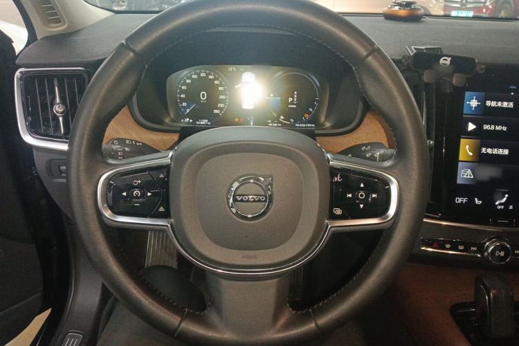 Used Volvo S90 New Energy 2020 T8 e-Drive Hybrid – Zhiyi Luxury Edition Steering Wheel