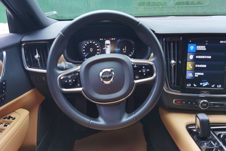 Used Volvo S90 New Energy 2020 T8 e-Drive Hybrid – Zhiyi Luxury Edition Steering Wheel