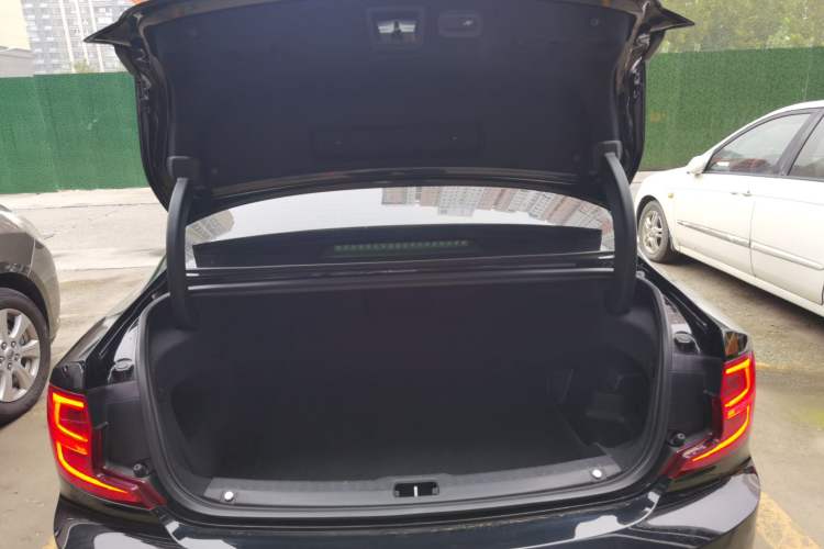 Used Volvo S90 New Energy 2020 T8 e-Drive Hybrid – Zhiyi Luxury Edition Trunk