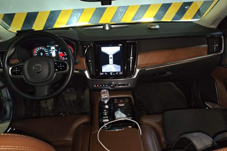Used Volvo S90 New Energy 2020 T8 eDrive Hybrid Luxury Edition Center Console