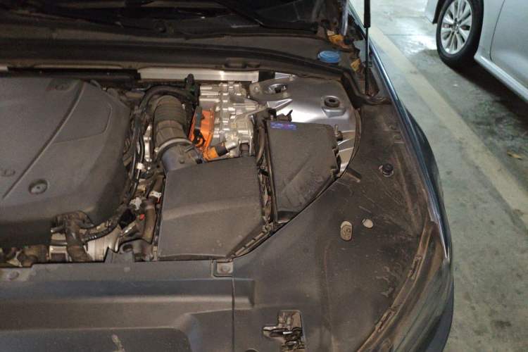 Used Volvo S90 New Energy 2020 T8 eDrive Hybrid Luxury Edition Engine Bay Left