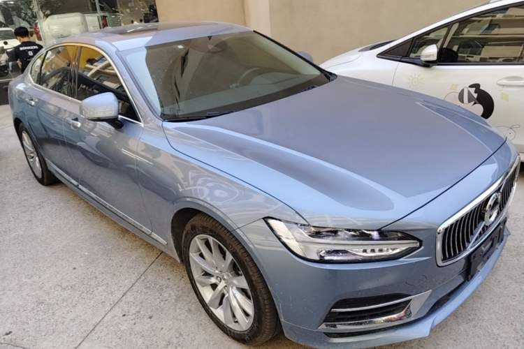 Used Volvo S90 New Energy 2020 Restyled T8 E-Drive Hybrid Zhiyi Luxury Edition Front Right 45 Deg