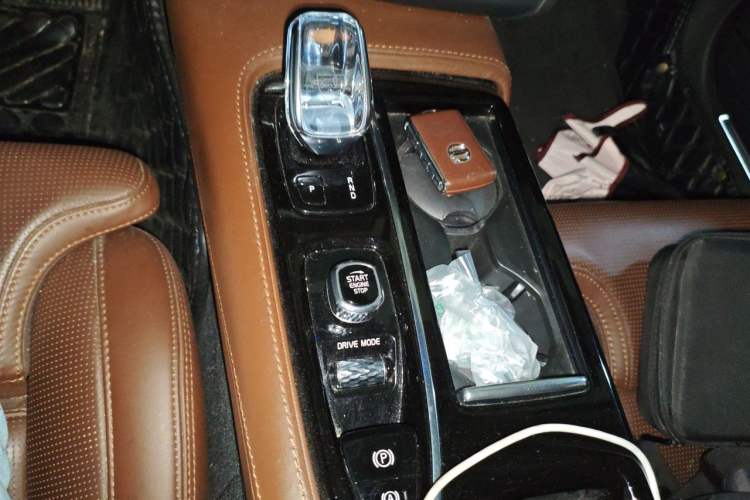 Used Volvo S90 New Energy 2020 T8 eDrive Hybrid Luxury Edition Gear Lever