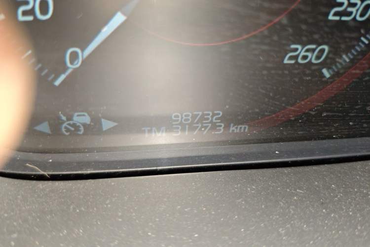 Used Volvo S90 New Energy 2020 T8 eDrive Hybrid Luxury Edition Odometer Close Up