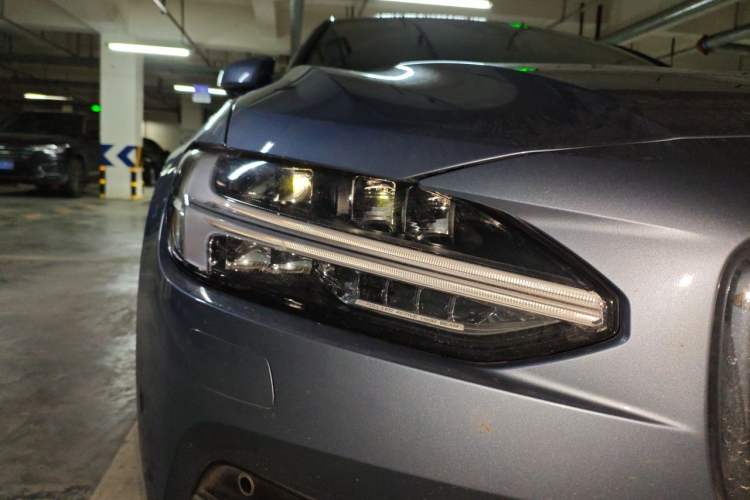 Used Volvo S90 New Energy 2020 T8 eDrive Hybrid Luxury Edition Right Front Headlight
