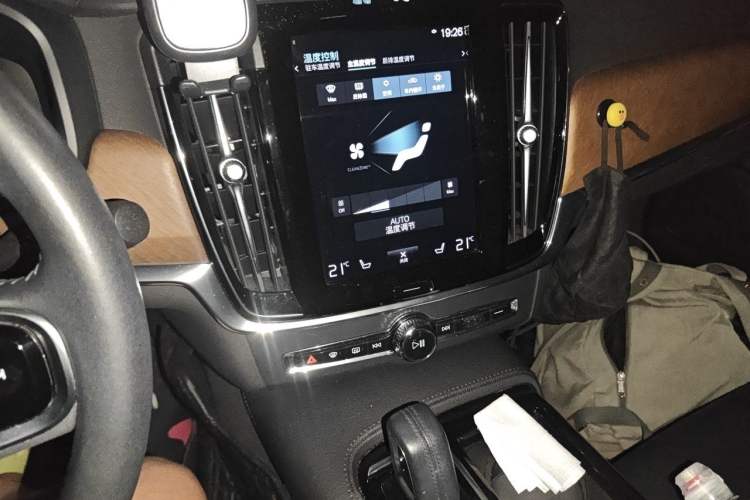 Used Volvo S90 New Energy 2020 T8 e-Drive Hybrid – Zhiyi Luxury Edition Audio And AC Panel