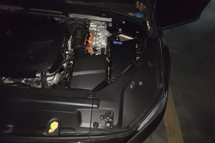 Used Volvo S90 New Energy 2020 T8 e-Drive Hybrid – Zhiyi Luxury Edition Engine Bay Left