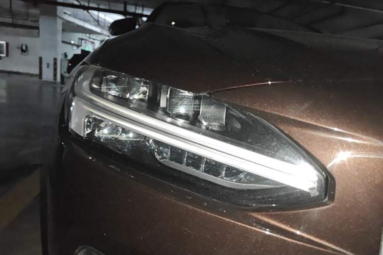 Used Volvo S90 New Energy 2020 T8 e-Drive Hybrid – Zhiyi Luxury Edition Right Front Headlight