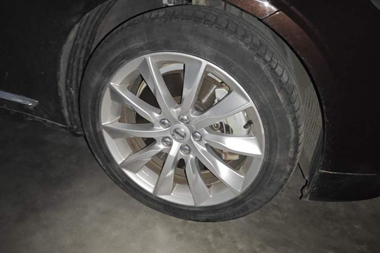Used Volvo S90 New Energy 2020 T8 e-Drive Hybrid – Zhiyi Luxury Edition Right Front Wheel Hub