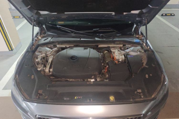 Used Volvo S90 New Energy 2020 T8 e-Drive Hybrid – Zhiyi Luxury Edition Engine Bay