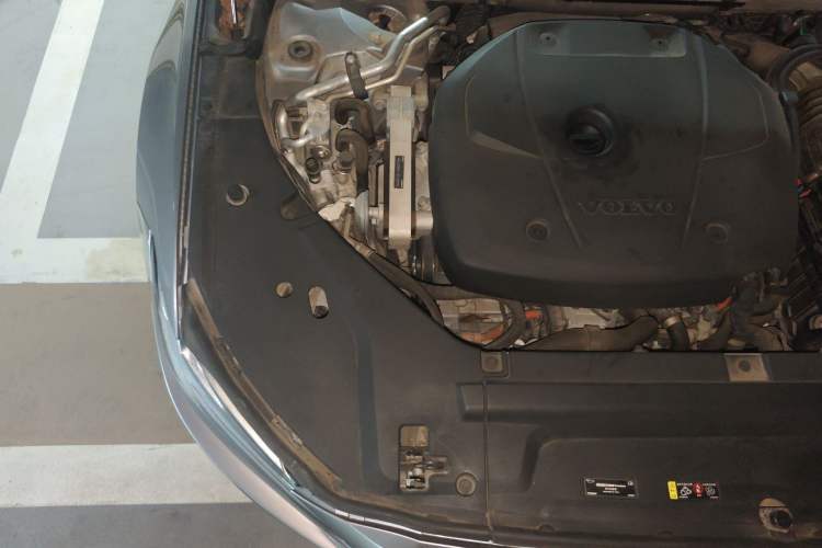 Used Volvo S90 New Energy 2020 T8 e-Drive Hybrid – Zhiyi Luxury Edition Engine Bay Right
