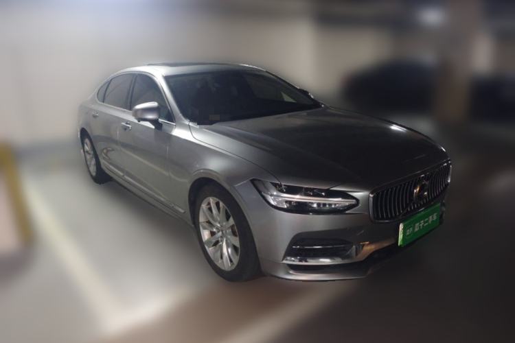 Used Volvo S90 New Energy 2020 T8 e-Drive Hybrid – Zhiyi Luxury Edition Front Right 45 Deg