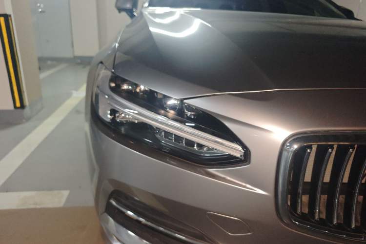 Used Volvo S90 New Energy 2020 T8 e-Drive Hybrid – Zhiyi Luxury Edition Right Front Headlight