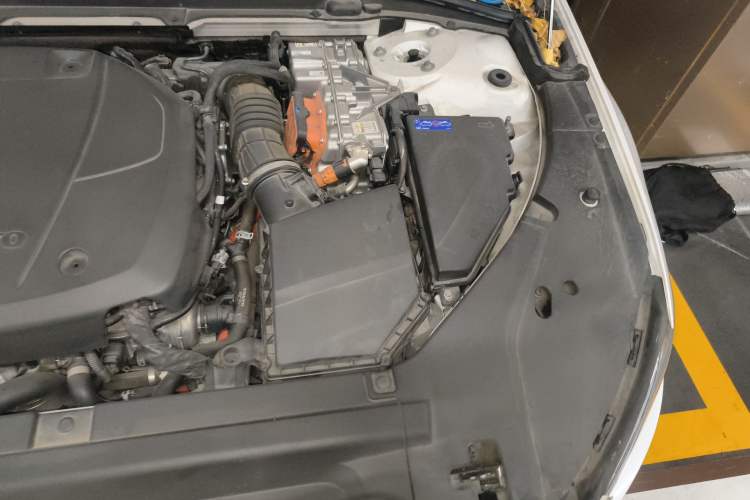 Used Volvo S90 New Energy 2020 T8 e-Drive Hybrid – Zhiyi Luxury Edition Engine Bay Left
