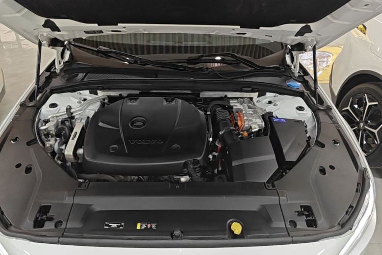 Used Volvo S90 New Energy 2020 T8 e-Drive Hybrid – Zhiyi Luxury Edition Engine Bay