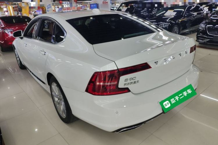 Used Volvo S90 New Energy 2020 T8 e-Drive Hybrid – Zhiyi Luxury Edition Exterior 2
