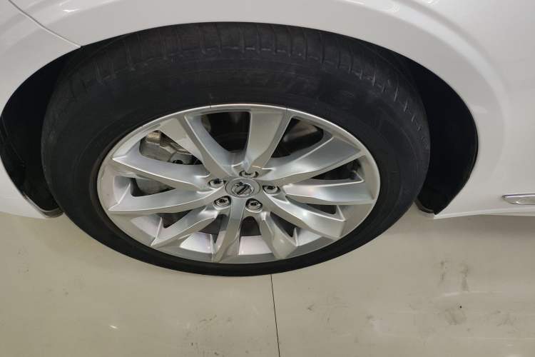 Used Volvo S90 New Energy 2020 T8 e-Drive Hybrid – Zhiyi Luxury Edition Exterior 4