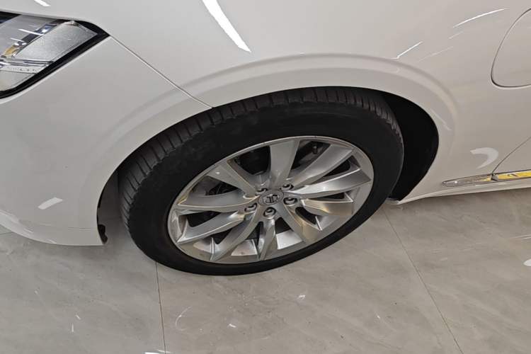 Used Volvo S90 New Energy 2020 T8 e-Drive Hybrid – Zhiyi Luxury Edition Exterior 4