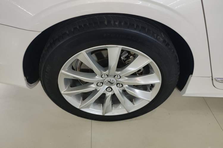 Used Volvo S90 New Energy 2020 T8 e-Drive Hybrid – Zhiyi Luxury Edition Exterior 5