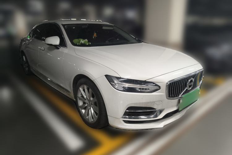 Used Volvo S90 New Energy 2020 T8 e-Drive Hybrid – Zhiyi Luxury Edition Front Right 45 Deg