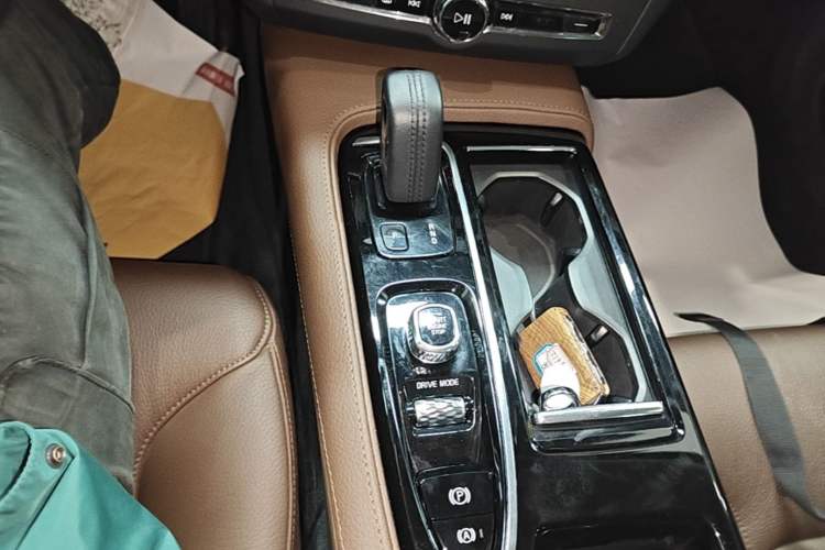Used Volvo S90 New Energy 2020 T8 e-Drive Hybrid – Zhiyi Luxury Edition Gear Lever