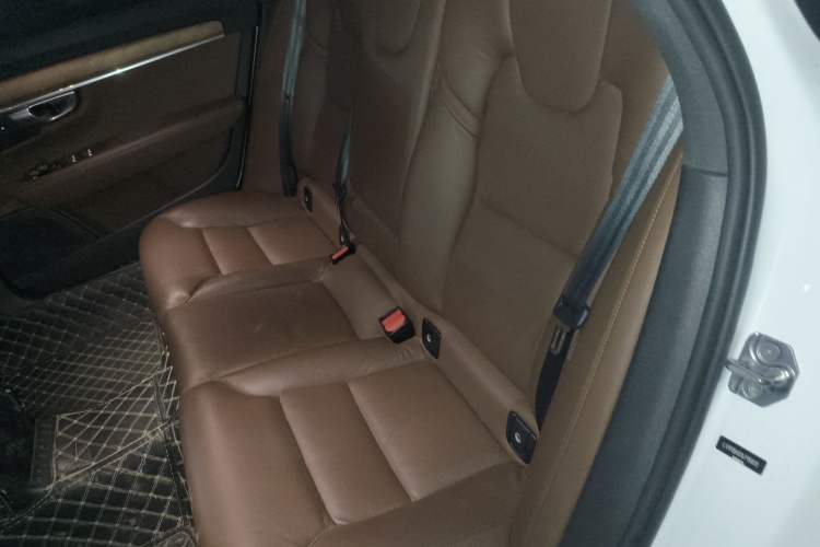 Used Volvo S90 New Energy 2020 T8 e-Drive Hybrid – Zhiyi Luxury Edition Left Rear Seat