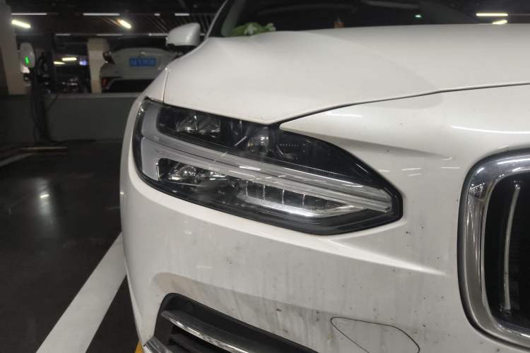 Used Volvo S90 New Energy 2020 T8 e-Drive Hybrid – Zhiyi Luxury Edition Right Front Headlight