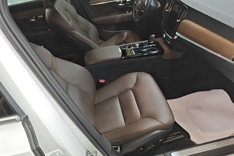 Used Volvo S90 New Energy 2020 T8 e-Drive Hybrid – Zhiyi Luxury Edition Right Front Seat