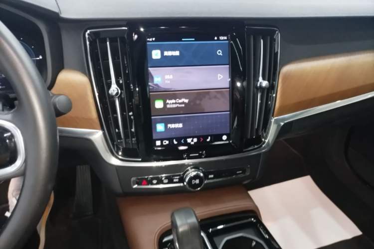 Used Volvo S90 New Energy 2021 T8 eDrive Hybrid Zhiyi Luxury Edition Audio And AC Panel