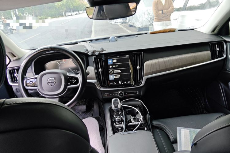 Used Volvo S90 New Energy 2021 T8 e-Drive Hybrid Luxury Edition Center Console