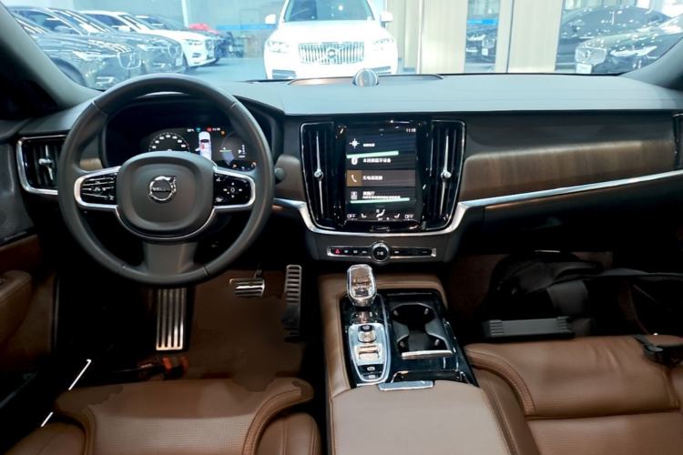 Used Volvo S90 New Energy 2021 T8 e-Drive Hybrid Luxury Edition Center Console
