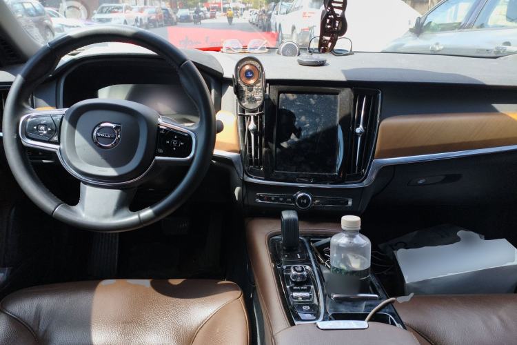 Used Volvo S90 New Energy 2021 T8 eDrive Hybrid Zhiyi Luxury Edition Center Console