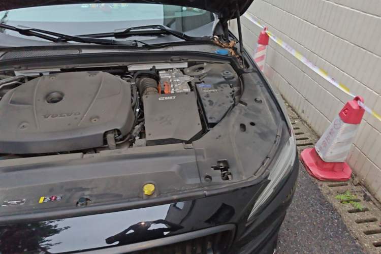 Used Volvo S90 New Energy 2021 T8 eDrive Hybrid Zhiyi Luxury Edition Engine Bay Left