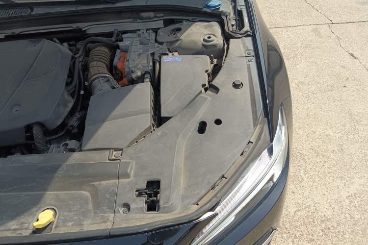 Used Volvo S90 New Energy 2021 T8 eDrive Hybrid Zhiyi Luxury Edition Engine Bay Left