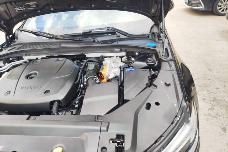 Used Volvo S90 New Energy 2021 T8 eDrive Hybrid Zhiyi Luxury Edition Engine Bay Left