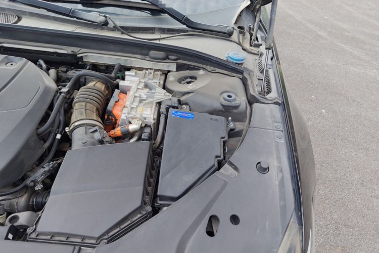 Used Volvo S90 New Energy 2021 T8 eDrive Hybrid Zhiyi Luxury Edition Engine Bay Left