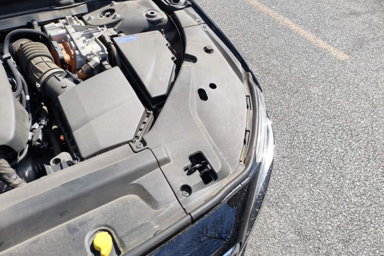 Used Volvo S90 New Energy 2021 T8 eDrive Hybrid Zhiyi Luxury Edition Engine Bay Left