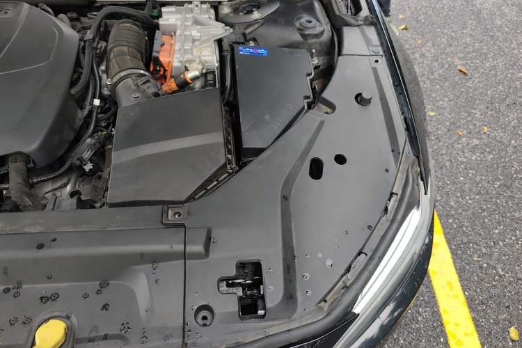 Used Volvo S90 New Energy 2021 T8 eDrive Hybrid Zhiyi Luxury Edition Engine Bay Left