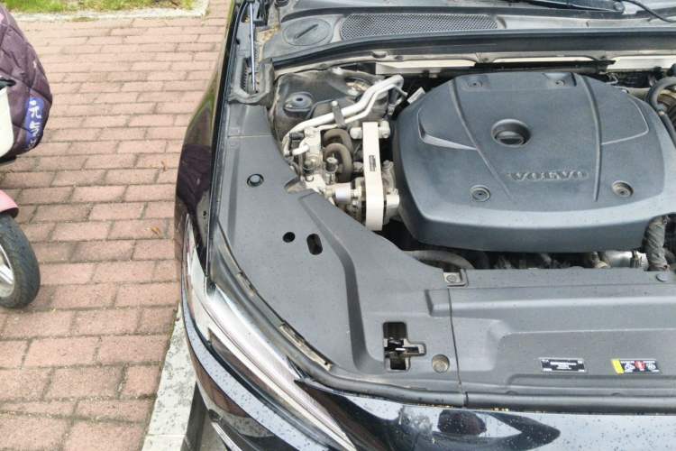 Used Volvo S90 New Energy 2021 T8 eDrive Hybrid Zhiyi Luxury Edition Engine Bay Right