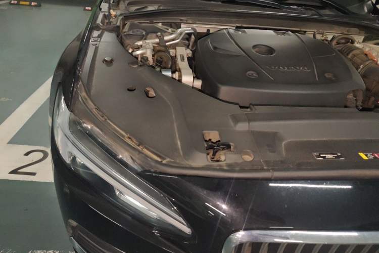 Used Volvo S90 New Energy 2021 T8 e-Drive Hybrid Luxury Edition Engine Bay Right
