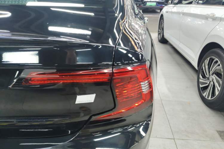 Used Volvo S90 New Energy 2021 T8 eDrive Hybrid Zhiyi Luxury Edition Exterior 3
