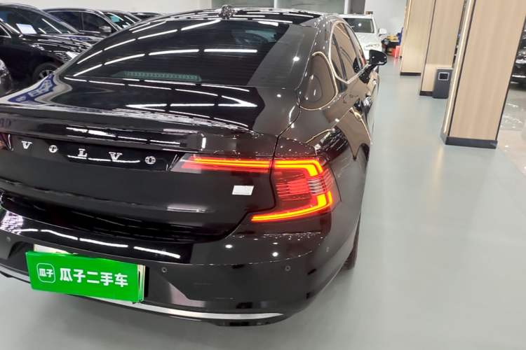 Used Volvo S90 New Energy 2021 T8 e-Drive Hybrid Luxury Edition Exterior 3