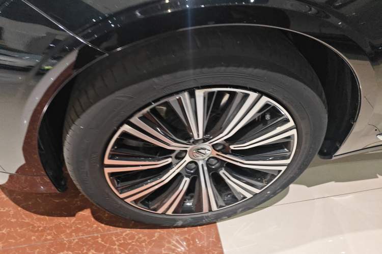 Used Volvo S90 New Energy 2021 T8 eDrive Hybrid Zhiyi Luxury Edition Exterior 3