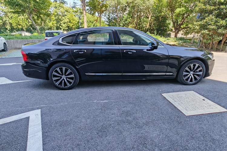 Used Volvo S90 New Energy 2021 T8 eDrive Hybrid Zhiyi Luxury Edition Exterior 3