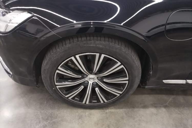 Used Volvo S90 New Energy 2021 T8 eDrive Hybrid Zhiyi Luxury Edition Exterior 4