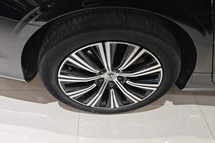 Used Volvo S90 New Energy 2021 T8 eDrive Hybrid Zhiyi Luxury Edition Exterior 4