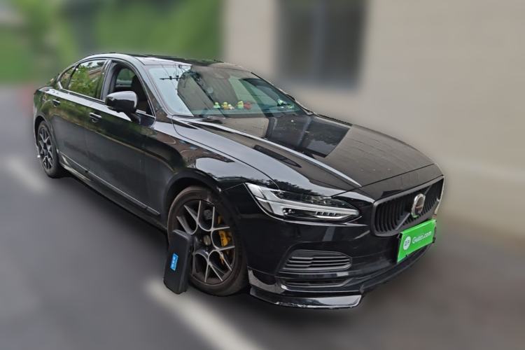 Used Volvo S90 New Energy 2021 T8 eDrive Hybrid Zhiyi Luxury Edition Front Right 45 Deg