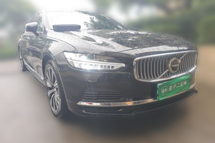 Used Volvo S90 New Energy 2021 T8 eDrive Hybrid Zhiyi Luxury Edition Front Right 45 Deg
